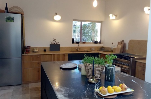 Saint-Quentin-la-Poterie House | Vast village house, swimming pool 12x4, land 700 m2
