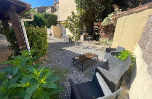 Roujan Apartment | Velezia Guesthouse