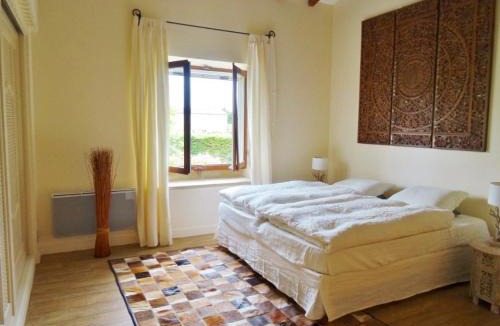 Cavaillon Villa | very beautiful provencal mas with pool, in the country, between cavaillon and l'isle sur la sorgue - sleeps 10