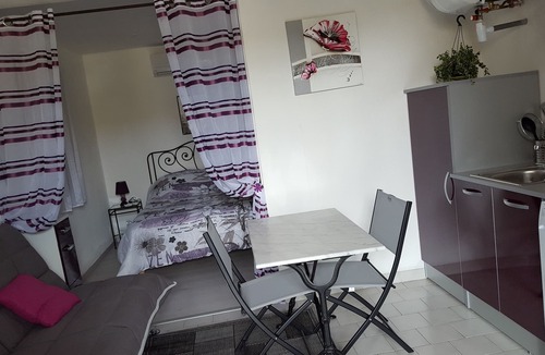 Greoux-les-Bains Apartment | VERY NICE AND COMFORTABLE STUDIO 27 M ² + TERRACE 10 M ²
