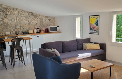 Hyeres Apartment | Very nice, quiet apartment near the beach