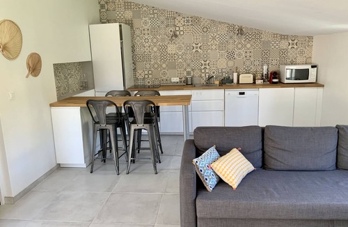 Hyeres Apartment | Very nice, quiet apartment near the beach