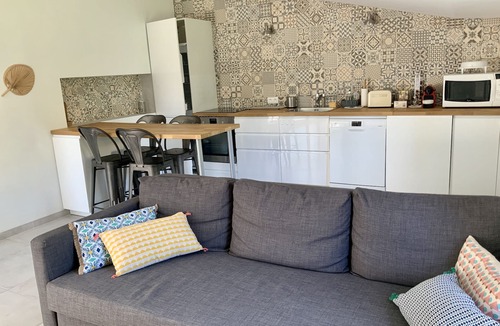 Hyeres Apartment | Very nice, quiet apartment near the beach