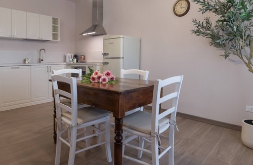 Cavaion Veronese Apartment | 'Vigneto' Apartment with Shared Terrace, Wi-Fi and Air Conditioning