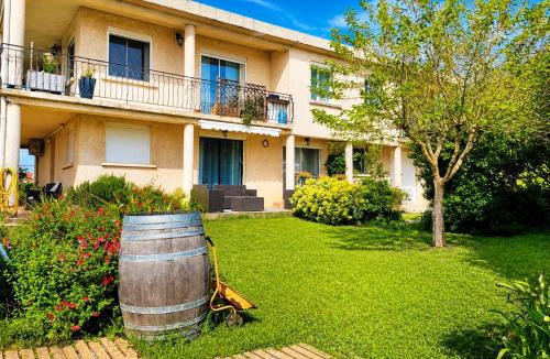 Lunel-Viel Apartment | Villa 2 appartements, piscine, jeux, jardin clos
