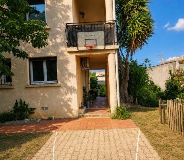 Lunel-Viel Apartment | Villa 2 appartements, piscine, jeux, jardin clos