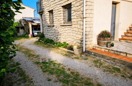 Lunel-Viel Apartment | Villa 2 appartements, piscine, jeux, jardin clos