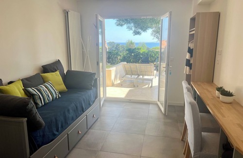 Sausset-les-Pins Villa | Villa 200m from the sea with breathtaking Mediterranean views