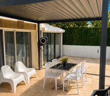 Pelissanne Villa | Villa Adelia