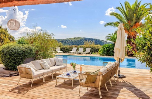 Tourrettes-sur-Loup Ski Chalet | Villa Aqui – Elegance & peace with pool