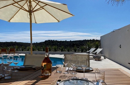 Biot Villa | Villa Arte – Modern villa in Biot with private pool