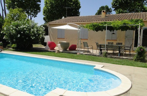 Senas Villa | Villa au Cœur de la Provence Avec Piscine