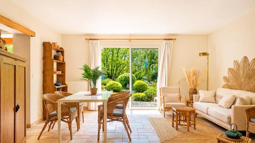 Saint-Cezaire-sur-Siagne Villa | Villa "Au Clos du Cerisier" Terrasse & Jardin lumineux