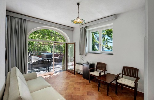 Conca dei Marini Villa | Villa 'Aurora In Dependance' with Sea View, Wi-Fi and Air Conditioning