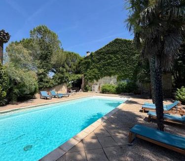 Albaron Villa | Villa authentique du 17e siècle avec piscine privée
