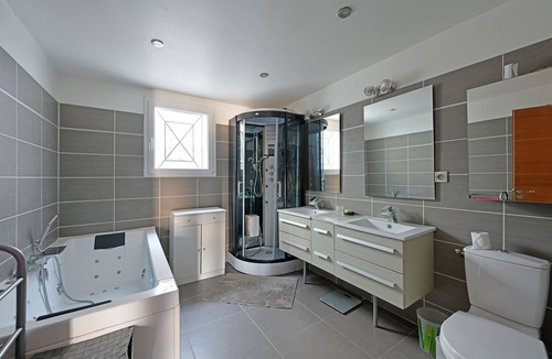 Les 3 Ponts House | Villa Avec Piscine,jaccuzzi ET Sauna A 10 Minutes DU Centre Ville