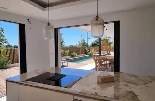 Perols Villa | Villa Azura, luxury holiday villa with views near the beaches
