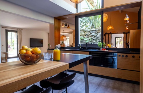 Hyeres Villa | VILLA BEAUVALLON HYERES