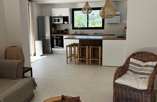 Cavalaire-sur-Mer Villa | Villa Céleste, Apartment in villa, Swimming pool, garden, quiet, near the sea