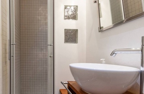 8th Arrondissement Villa | Villa Casa Bianca A/C Bord de Mer