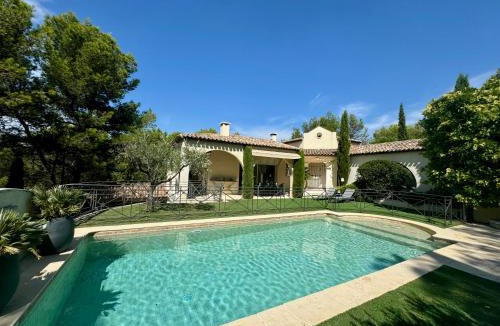 Cavaillon Villa | Villa d'exception en Provence, avec piscine et vue imprenable proche de St Rémy, Gordes, Eygalieres, Isle sur Sorgues