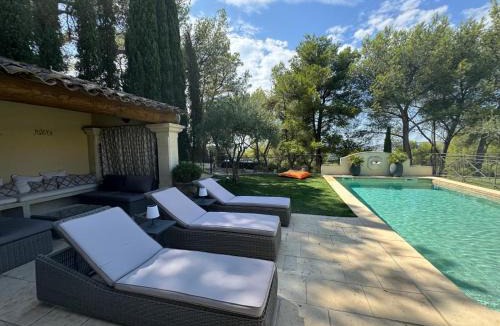 Cavaillon Villa | Villa d'exception en Provence, avec piscine et vue imprenable proche de St Rémy, Gordes, Eygalieres, Isle sur Sorgues