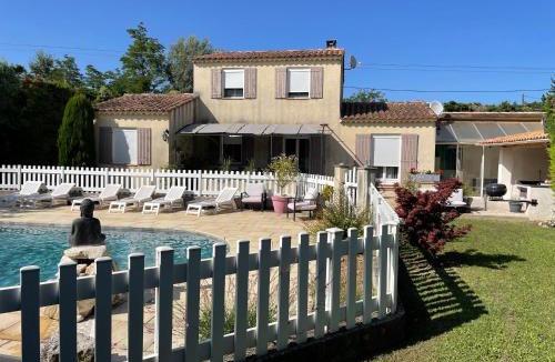 Cheval-Blanc House | Villa de caractères,piscine, vue sur le luberon,3 chambres