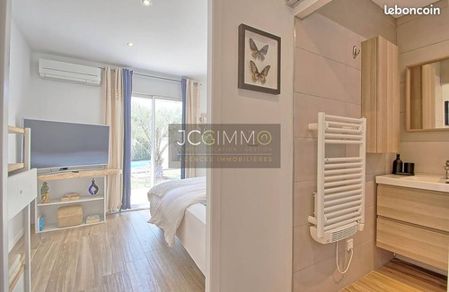 La Crau House | Villa de Standing Avec Piscine - À Proximité des Plages