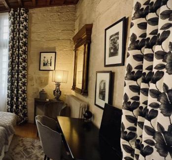 Aigues-Mortes Medieval City Apartment | Villa des Arches