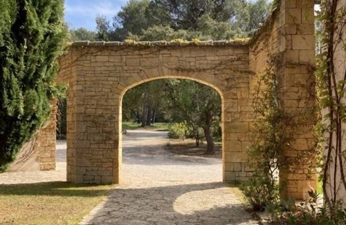 Cornillon-Confoux Villa | Villa des Baumes, 8 hectares of private estate, with swimming pool, in the heart of Provence
