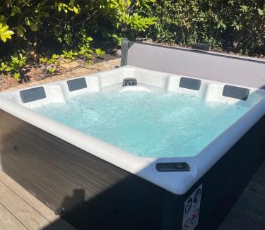 Mougins House | Villa des oliviers 5 etoiles à Mougins jacuzzi et jardin privé