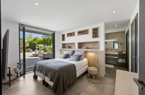 Mandelieu-La-Napoule Villa | Villa Dezem-Infinity pool-Hot tub-Near Cannes-Panorama-AC