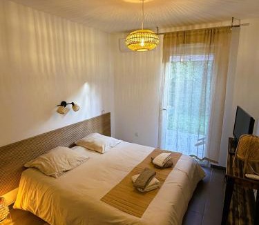 Saint-Christol Apartment | Villa Dolma - Domaine de Bacchus - Climatisée