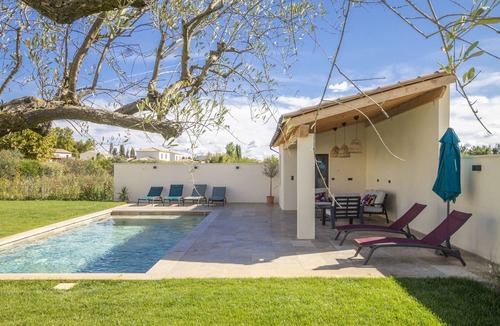 Maillane Villa | Villa du Relais - Beautiful holiday home within walking distance of Maillane.