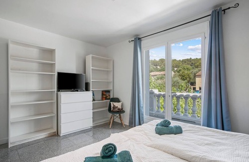 Cabasse Villa | Villa 'Etoile' with Private Pool, Wi-Fi and Air Conditioning