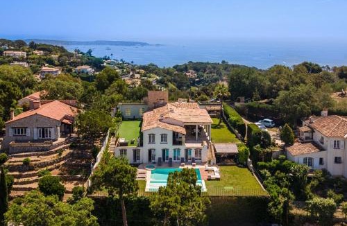 California - Pezou Villa | Villa exclusive au sommet de Cannes, 8 chambres, double piscine, vue sur la mer