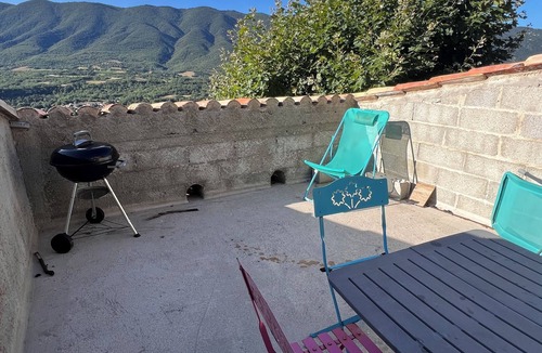 Saint-Martin-de-Castillon Apartment | Village house with terrace and breathtaking views!