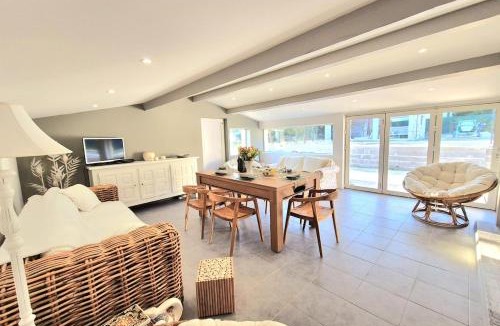 Alleins Villa | Villa grand confort, piscine privée, petanque, pool house