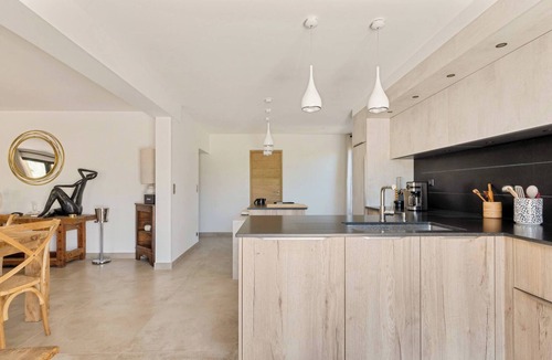 Eygalieres Villa | Villa Horizon, Eygalières, Heated Pool, Air Conditioning
