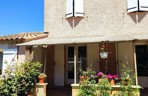 Maillane Villa | Villa in bloom with private pool near the Alpilles