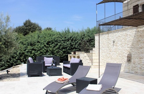 Apt Villa | Villa in Lubéron with Saltwater Pool