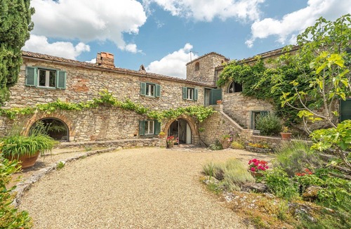 Radda in Chianti Villa | Villa in Lucarelli with 6 bedrooms sleeps 10