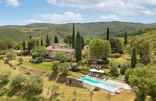 Radda in Chianti Villa | Villa in Lucarelli with 6 bedrooms sleeps 10
