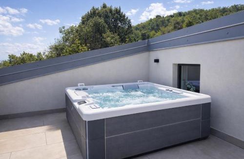 Limone sul Garda Villa | Villa Incanto Luxury with a panoramic pool