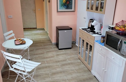Iolanda di Savoia Bed & Breakfast | Villa Jolanda bed and breakfast relaxing in the pool