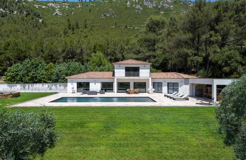 Cuges-les-Pins Villa | Villa Koï - Etoiles du Sud