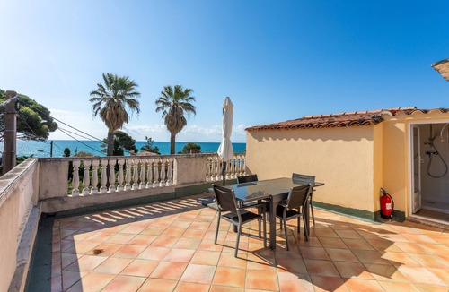 Saint-Aygulf Villa | Villa 'L'escale Au Soleil' with Sea View, Wi-Fi, and Air Conditioning