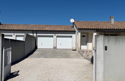 Istres House | Villa "L'Oustau Degio" - Swimming pool, 4 bedrooms, 6 beds, 2 bathrooms, 8 p