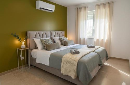 Caissargues House | Villa Lady Rose - 7 Suites Privatives & Climatisées - Nîmes