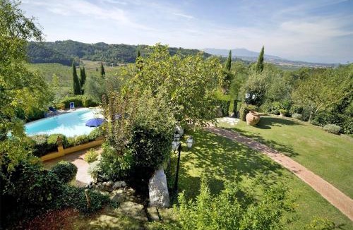 Montopoli in Val d'Arno Villa | Villa Le Rondini by Salogi Villas